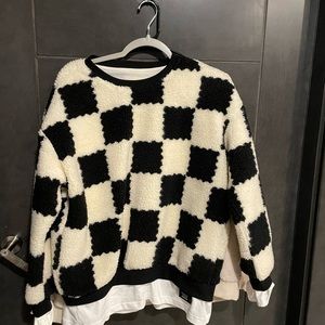 ❤️Sold❤️Black and white checked Sweat shirt Size S/M